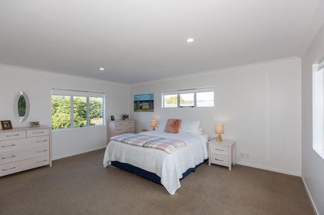 Photo of property in 15 Charlotte Way, Raumati South, Paraparaumu, 5032