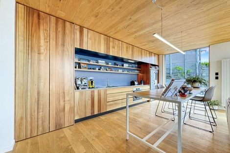 Photo of property in 6 Crawford Road, Kilbirnie, Wellington, 6022