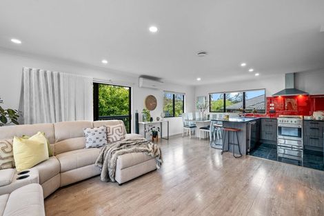 Photo of property in 15 Zefiro Drive, Massey, Auckland, 0614