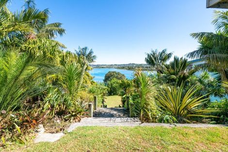 Photo of property in 40 Pohutukawa Avenue, Red Beach, 0932