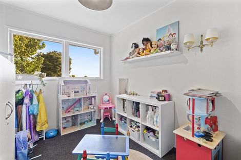 Photo of property in 11 Walpole Avenue, Hillpark, Auckland, 2102