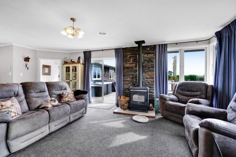 Photo of property in 5883 Mountain Road, Normanby, Hawera, 4673