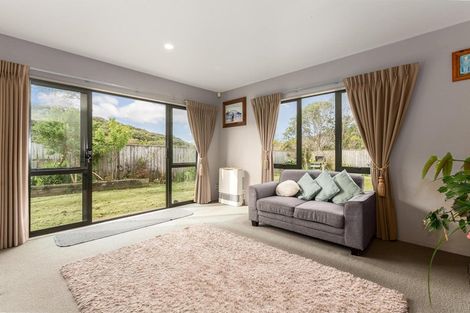 Photo of property in 10 Fiordland Place, Aotea, Porirua, 5024