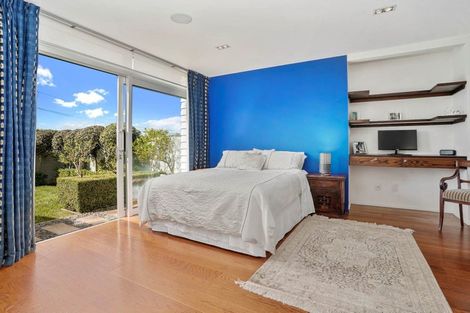 Photo of property in 81 Seacliffe Avenue, Narrow Neck, Auckland, 0622