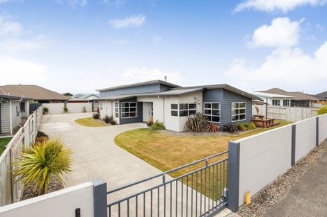 Photo of property in 46 Rosalie Terrace, Kelvin Grove, Palmerston North, 4414