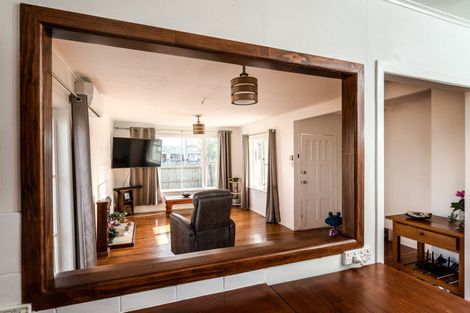 Photo of property in 43 Collins Road, Melville, Hamilton, 3206