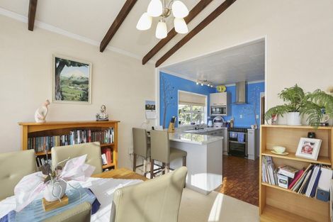 Photo of property in 28 Riversdale Drive, Merrilands, New Plymouth, 4312