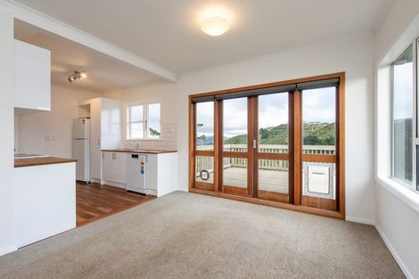 Photo of property in 20 Miles Crescent, Newlands, Wellington, 6037