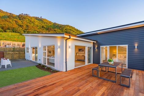 Photo of property in 90 Kotare Street, Waikanae, 5036