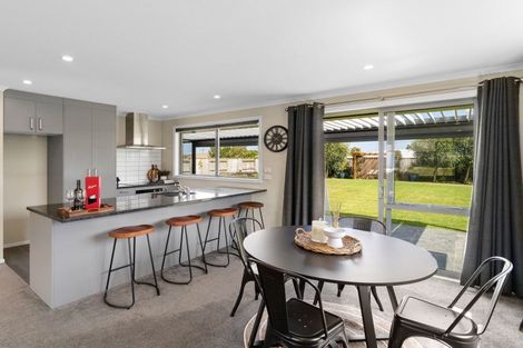 Photo of property in 4 Pohatu Lane, Otaki, 5512