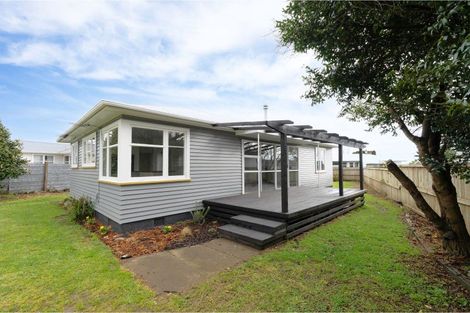 Photo of property in 17 Bartholomew Road, Levin, 5510
