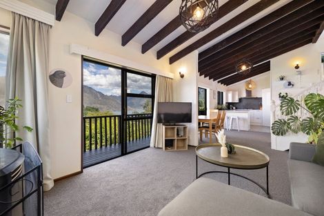 Photo of property in 4b Caples Place, Fernhill, Queenstown, 9300