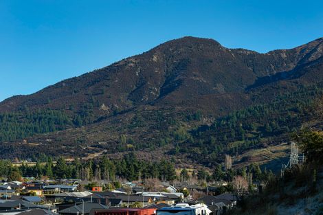 Photo of property in 33 Tomtit Crescent, Lake Hawea, 9382