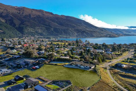 Photo of property in 33 Tomtit Crescent, Lake Hawea, 9382