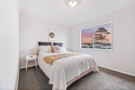 Photo of property in 5 Flaunty Place, West Harbour, Auckland, 0618