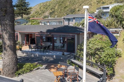 Photo of property in 2/33 Beach Road, Paekakariki, 5034