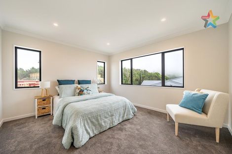 Photo of property in 8 Poto Road, Normandale, Lower Hutt, 5010