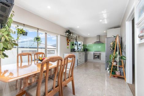 Photo of property in 4237 Great North Road, Glendene, Auckland, 0602