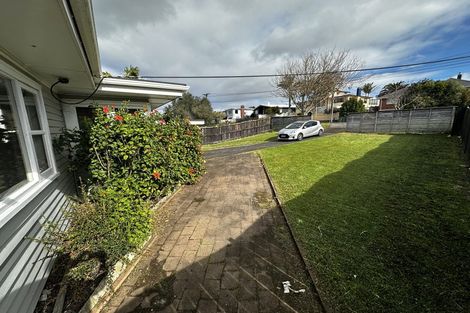 Photo of property in 93 Sylvan Avenue, Northcote, Auckland, 0627