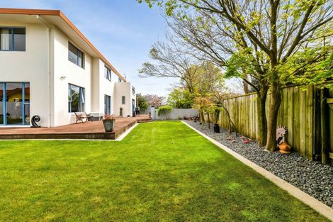 Photo of property in 8 Taylor Place, Merrilands, New Plymouth, 4312