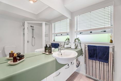 Photo of property in 31 Gillett Place, Botany Downs, Auckland, 2014