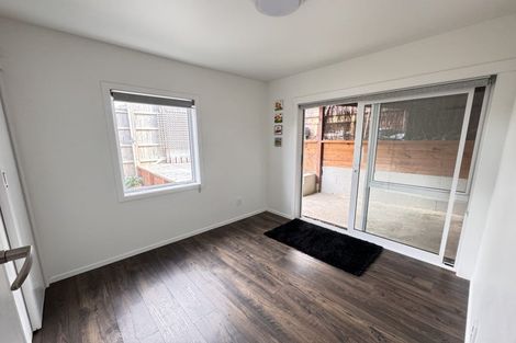 Photo of property in 111 Pupuke Road, Northcote, Auckland, 0627