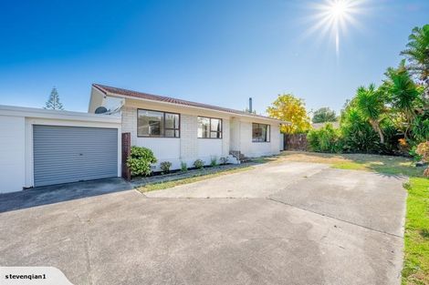 Photo of property in 2/32 Ballater Place, Highland Park, Auckland, 2010
