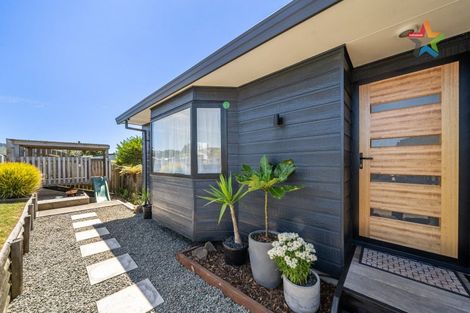 Photo of property in 20 Jasmine Grove, Maungaraki, Lower Hutt, 5010