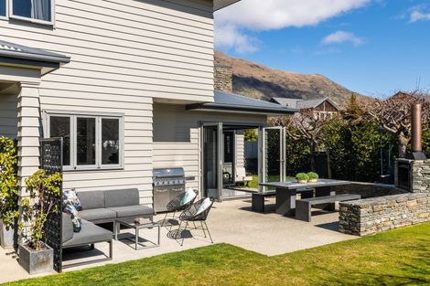 Photo of property in 9 Bridesdale Drive, Lake Hayes, Queenstown, 9304