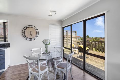 Photo of property in 48 Hollyford Drive, Clover Park, Auckland, 2105