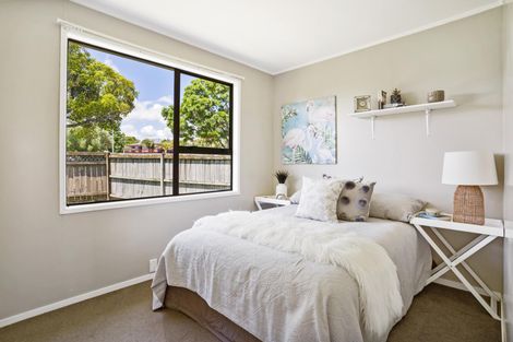 Photo of property in 48 Hollyford Drive, Clover Park, Auckland, 2105