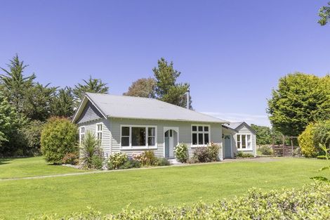 Photo of property in 17 Hekeao Road, Surrey Hills, Ashburton, 7778