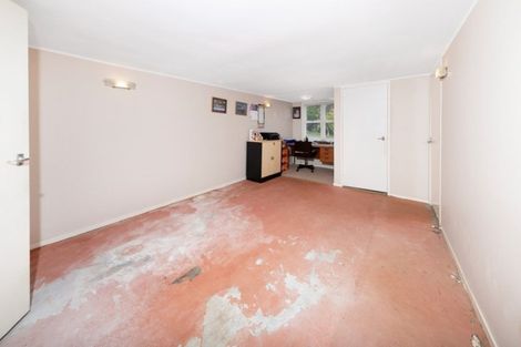 Photo of property in 9 Howard Road, Northcote, Auckland, 0627