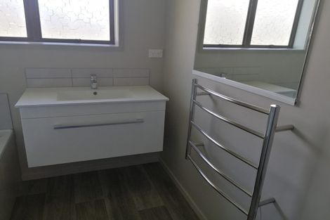 Photo of property in 2/7 Kathleen Place, Rainbow Point, Taupo, 3330