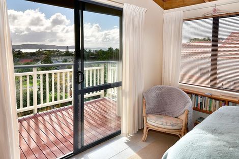 Photo of property in 148 Red Beach Road, Red Beach, 0932