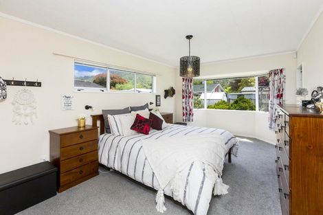 Photo of property in 27 Kentucky Street, Totara Park, Upper Hutt, 5018