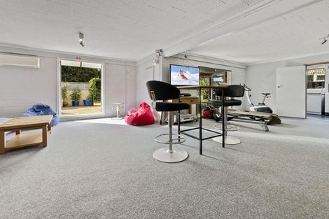 Photo of property in 12 Frank Place, Hillpark, Auckland, 2102