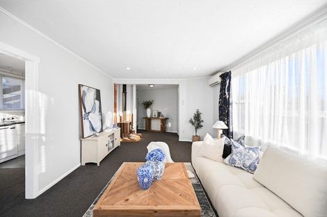 Photo of property in 2 Mabian Crescent, Deanwell, Hamilton, 3206