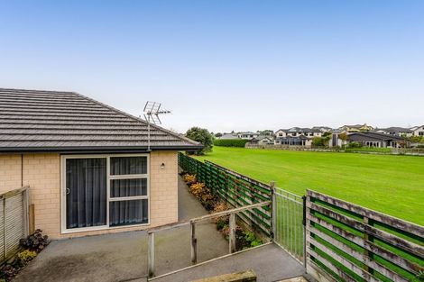 Photo of property in 6 Saint Andrews Parkway, Waiwhakaiho, New Plymouth, 4312