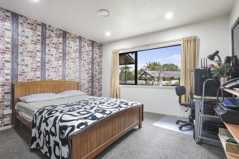 Photo of property in 8 Papatahi Place, Henderson, Auckland, 0610