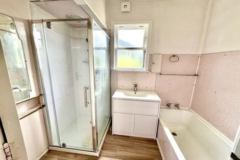 Photo of property in 16 Sale Street, Cockle Bay, Auckland, 2014