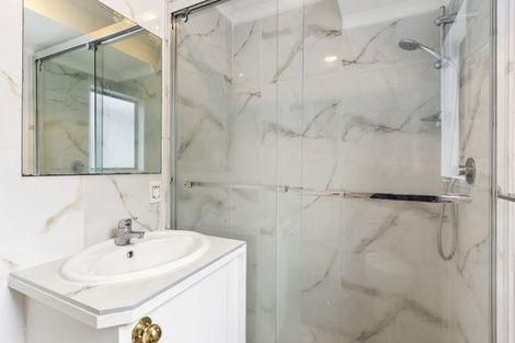 Photo of property in 39 Kuripaka Crescent, The Gardens, Auckland, 2105