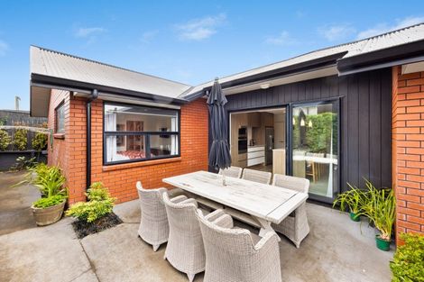 Photo of property in 32 Whiteley Street, Moturoa, New Plymouth, 4310