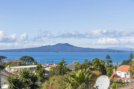 Photo of property in 1/465a Beach Road, Murrays Bay, Auckland, 0630