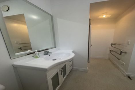 Photo of property in 152 Kelburn Parade, Kelburn, Wellington, 6012