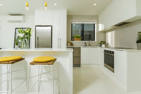 Photo of property in 2/50 Sylvan Avenue, Northcote, Auckland, 0627