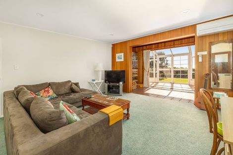 Photo of property in 8 Ara Kuaka, Waikanae Beach, Waikanae, 5036