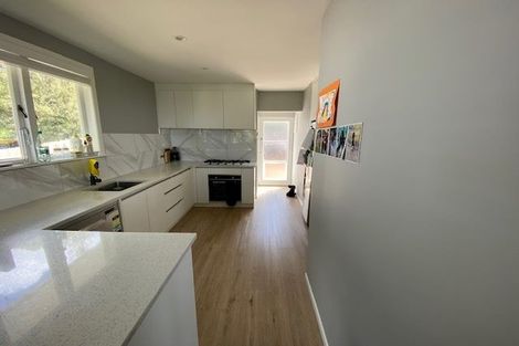 Photo of property in 8 Kelwyn Road, Kelston, Auckland, 0602