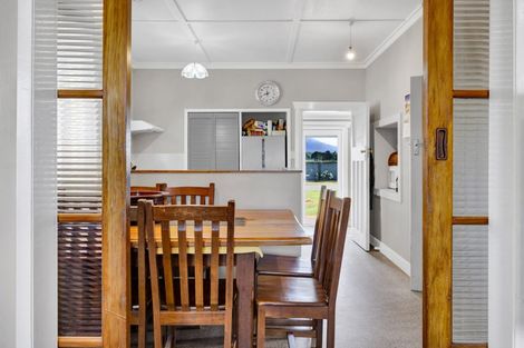 Photo of property in 15 High Street, Eltham, 4322