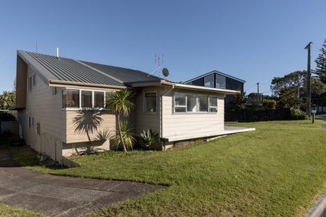 Photo of property in 144 Karewa Parade, Papamoa Beach, Papamoa, 3118